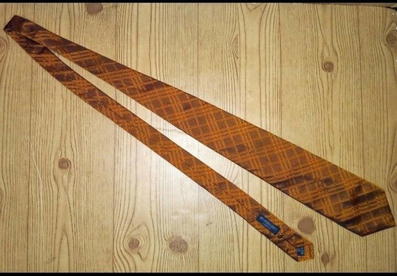 Brown Classic Cut Check Burberry Tie Great Condition - Picture 2 of 6